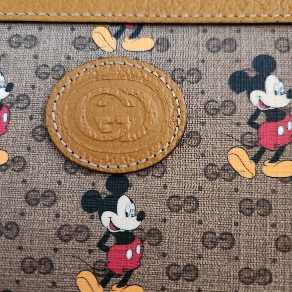 🔥FINAL PRICE🔥 GUCCI Rare Disney Mickey Mouse Clutch - Picture 8 of 10